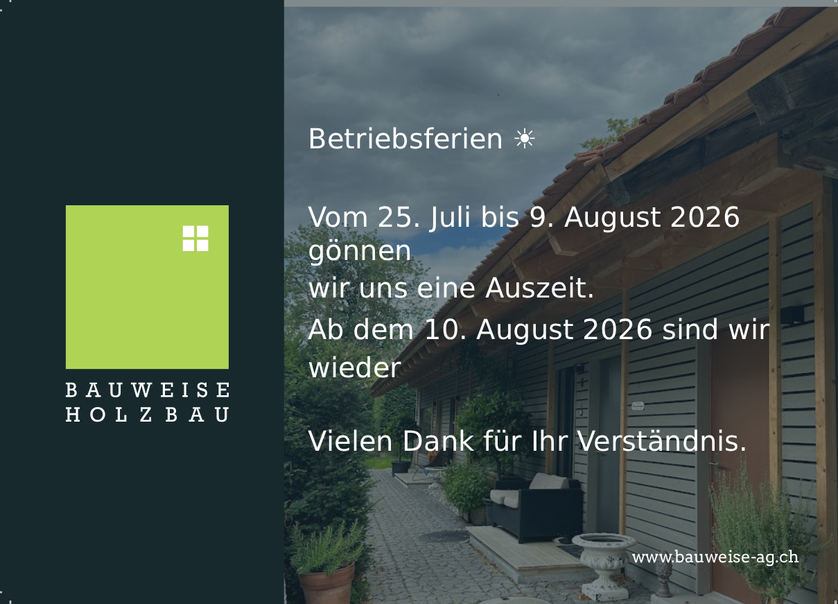 Betriebsferienankündigung von Bauweise Holzbau für Juli bis August 2026, Wiedereröffnung am 10. August, Website-Link enthalten.